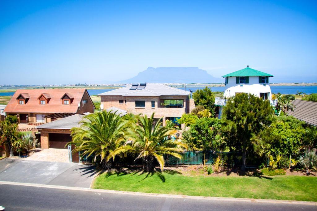 Cape Oasis Guesthouse Bloubergstrand Kültér fotó